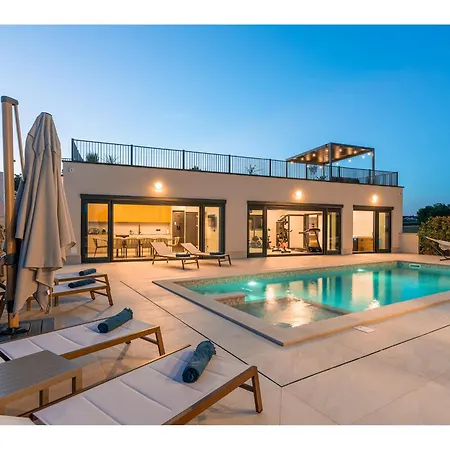 Luxury Velunida I Family In Porec Willa *