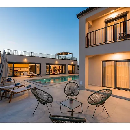 Luxury Velunida I Family In Porec Willa *