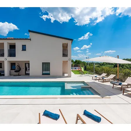 Luxury Velunida I Family In Porec Willa Montižana