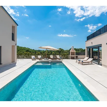Luxury Velunida I Family In Porec Montižana