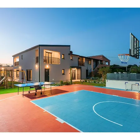 Luxury Velunida I Family In Porec Willa *