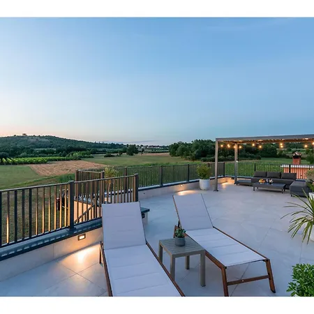 Luxury Velunida I Family In Porec Willa *