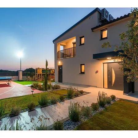 Luxury Velunida I Family In Porec * Montižana