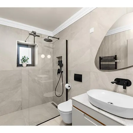 Luxury Velunida I Family In Porec Montižana