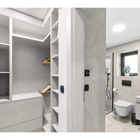 Luxury Velunida I Family In Porec Montižana