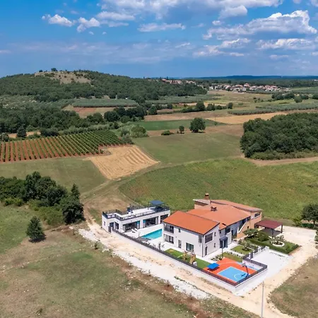 Luxury Velunida I Family In Porec Willa *