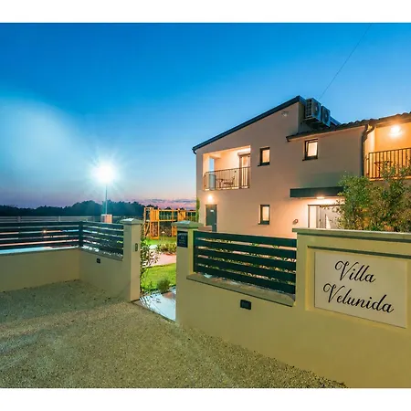Luxury Velunida I Family In Porec Willa