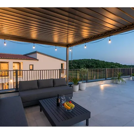 Luxury Velunida I Family In Porec Montižana